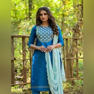 Kurta Trouser Set - Indian Cultural Wear